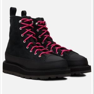 Black converse boot